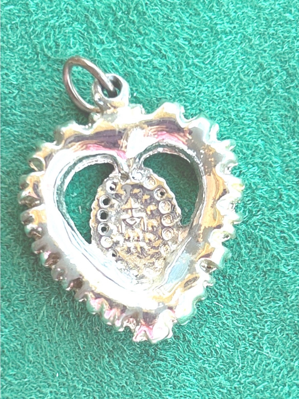✝️Heart-Shaped St Mary Pendant Necklace - Gold Tone with Clear Crystals - Picture 2 of 8